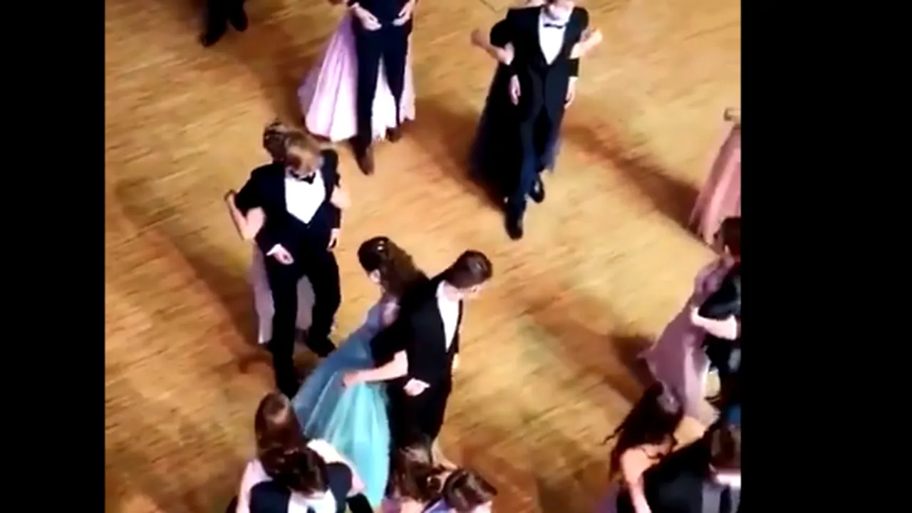 VIDEO Ce soluţie au găsit elevii pentru a dansa la balul de absolvire