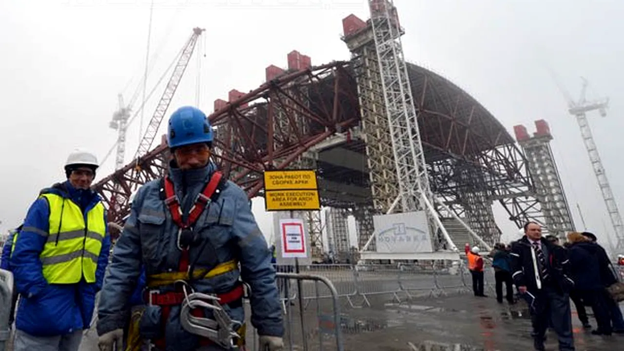 Nou sarcofag la Cernobîl: Structura care va avea 29.000 de tone şi 110 metri înălţime va proteja reactorul accidentat al centralei nucleare