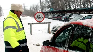 Buzău: Două drumuri naţionale şi 15 drumuri judeţene, închise din cauza zăpezii şi viscolului