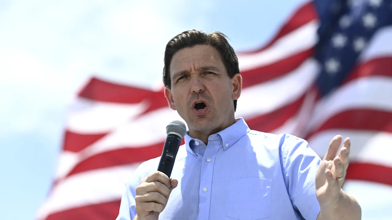 Ron DeSantis, înscris în cursa prezidenţială din SUA, l-a înlocuit pe directorul echipei de campanie