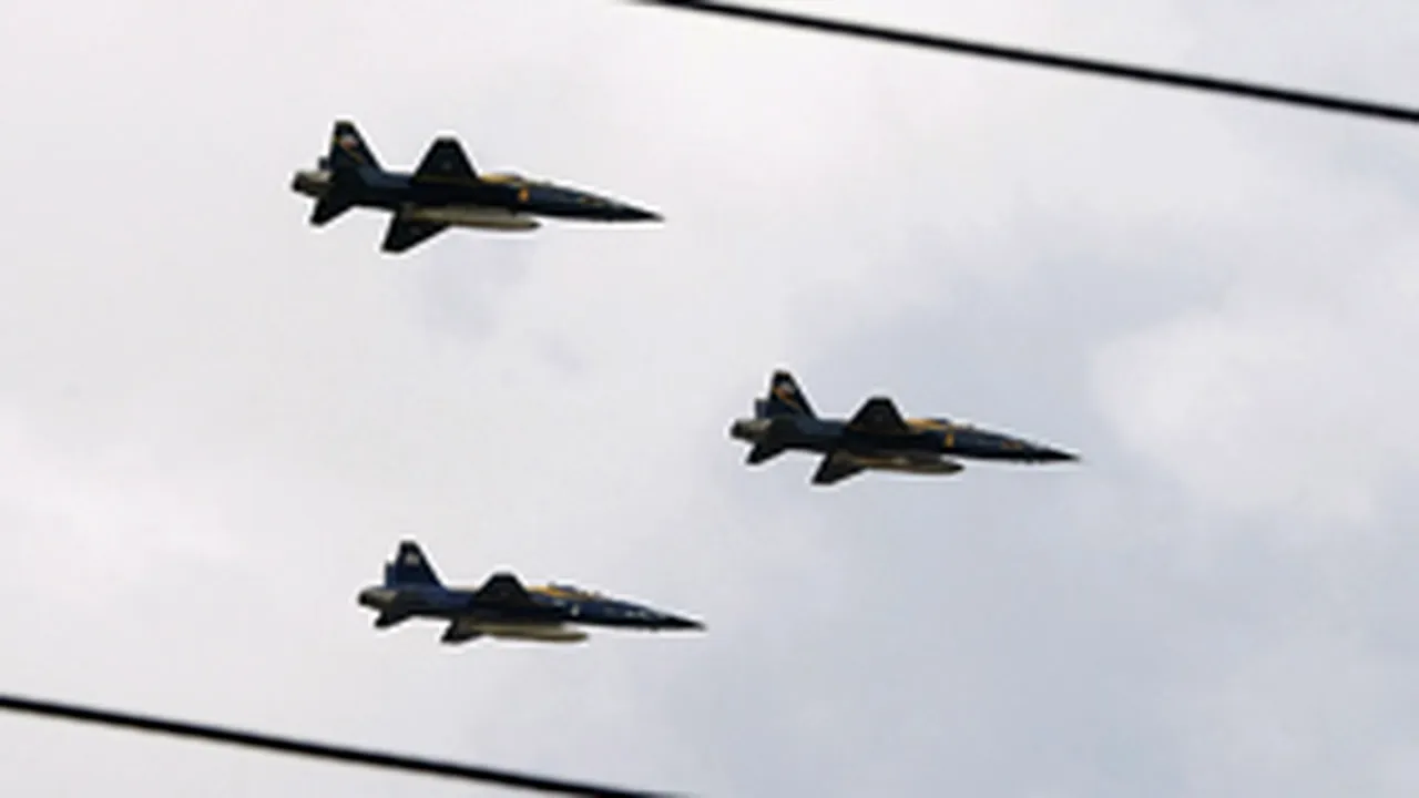 Iranul şi-a etalat forţele aeriene în cadrul unei parade militare