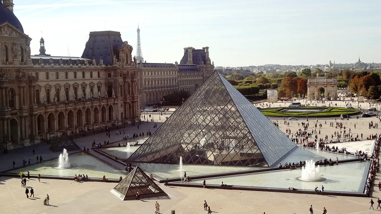Muzeul Louvre are probleme mari.  Le Parisien a intrat în posesia unui document ce vorbeşte de scurgeri, deteriorări şi variaţii de temeperaturi ce pun în pericol operele