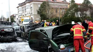 Un incendiu izbucnit de la o ţigare electronică a distrus patru maşini, în sud-vestul Franţei