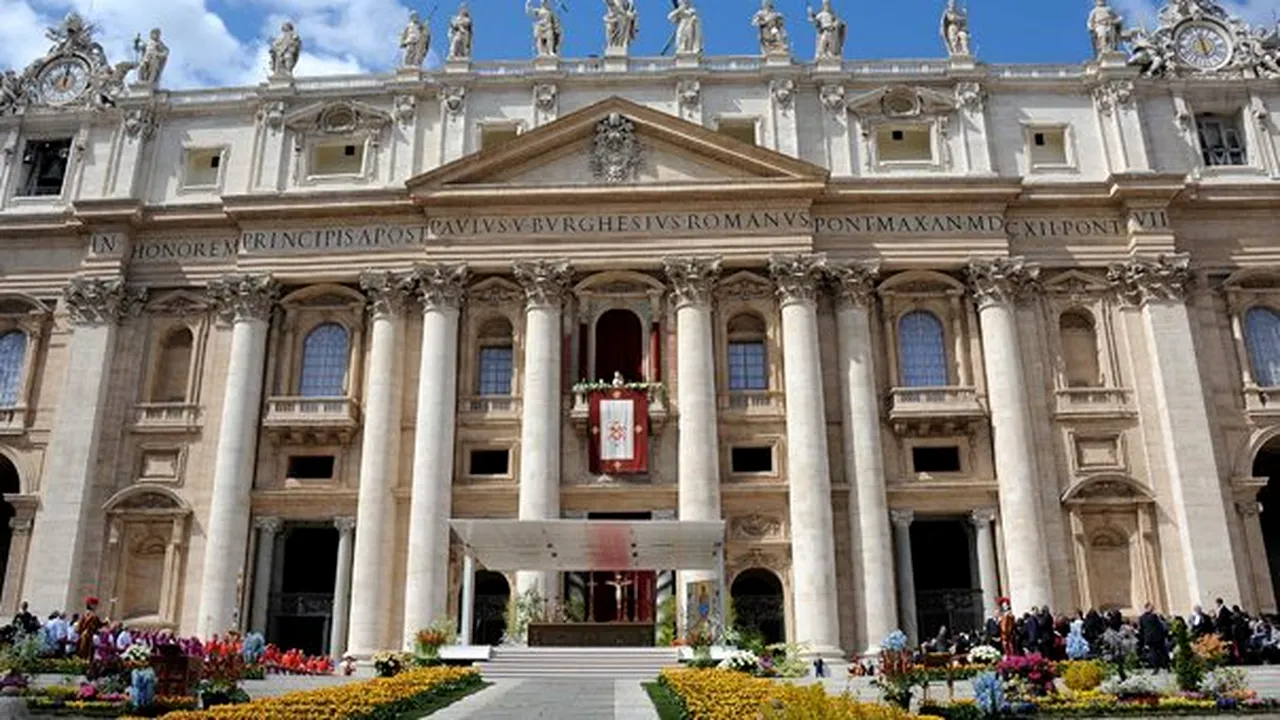 Furtul de documente de la Vatican: Asistentul personal al Papei şi un complice al acestuia vor fi judecaţi