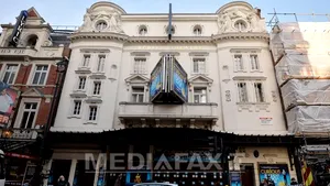 Anchetatorii încearcă să afle cauzele prăbuşirii acoperişului unui teatru din centrul Londrei