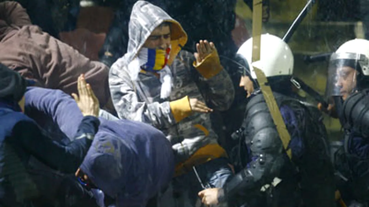 Conflict între suporterii Stelei şi jandarmi la meciul cu FC Vaslui
