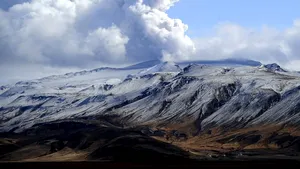 Erupţia vulcanului islandez a scăzut în intensitate