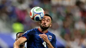 Fotbal: loviturile repetate cu capul în fotbal ar putea afecta creierul. Foștii jucători prezintă semne neurologice încă din jurul vârstei de 40 de ani