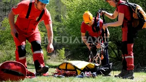 INTERVENŢIA din Masivul Bucegi: Turiştii blocaţi pe Jepii Mici, recuperaţi de salvamontişti