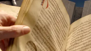 Manuscrisul pierdut al Regelui Arthur reapare după 700 de ani. Prețul uriaș cerut pentru relicva medievală