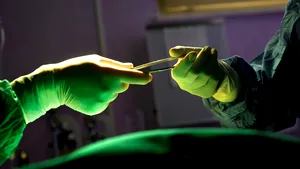 Premieră medicală mondială. Tumoare de 20 centimetri, îndepărtată printr-o operaţie fără incizii, într-un spital din Milano