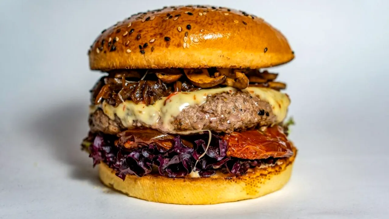 Marmeladă de bacon: secretul celor mai delicioși hamburgeri, dezvăluit de un bucătar spaniol