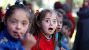 Persoanele cu sindrom Down prezintă un risc foarte mare de deces din cauza COVID-19 - Studiu 