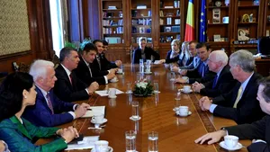 Preşedintele Camerei Deputaţilor, Valeriu Zgonea, s-a întâlnit cu cei trei senatori americani aflaţi în România - FOTO