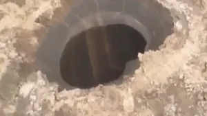 Cercetătorii americani au găsit explicaţia formării craterelor gigantice din Siberia