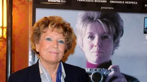 Scriitoarea Dacia Maraini, personalitate prestigioasă a comunităţii literare italiene şi internaţionale, devine marţi Doctor Honoris Causa al Universităţii din Bucureşti