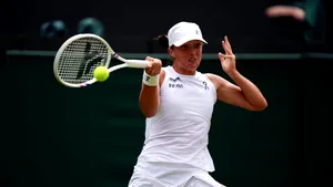 Iga Swiatek, de cinci ori campioană la turneele majore, ajunge în prima sa finală la Wimbledon