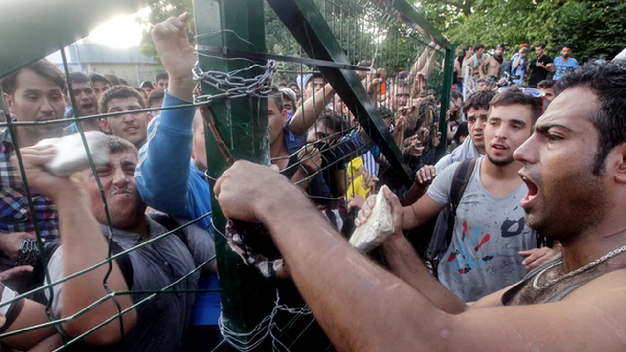 Noi confruntări între imigranţi şi poliţie, la frontiera dintre Grecia şi Macedonia