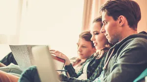 Studenţii şi rezidenţii ieşeni, INTERVENŢIE inedită în conflictul politic. Cer demiterea a trei miniştri aflaţi pe lista lui Tudose