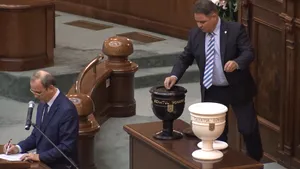 Cum explică senatorii votul pro-Oprea: ''De unde ştiţi că am votat împotrivă? De unde?'' /''Nu mi-e ruşine, aş face-o din nou