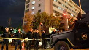 Două clădiri ale poliţiei din Ankara au fost ţinta unui atac cu rachete. Un suspect a fost ucis de poliţie