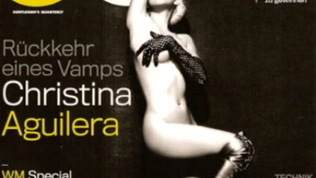Christina Aguilera a pozat nud din nou