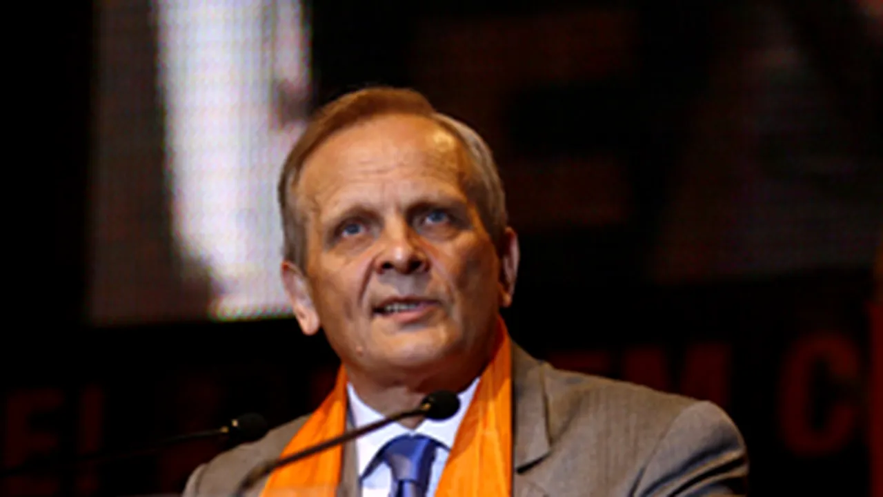 Stolojan: Am vrut să fiu profesor de sport, întâmplarea a făcut să devin economist