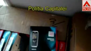 Sute de telefoane şi accesorii, confiscate de poliţişti