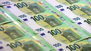 Curs valutar, 26 noiembrie. Euro și aurul continuă să urce