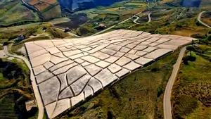 Orașul acoperit cu beton: „Pompeii-ul modern” din Italia care a devenit capitală a artei contemporane