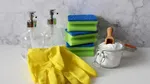 Psihologii explică motivul pentru care unii oameni fac curățenie în toată casa atunci când sunt supărate