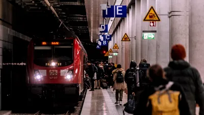 ECONOMIE INS: Numărul pasagerilor din transportul feroviar și rutier a scăzut în primul trimestru din 2026