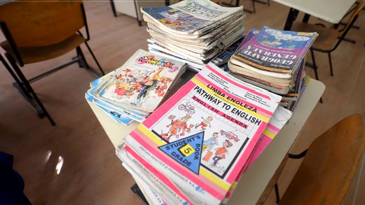Manualele pentru clasa a V-a ar putea întârzia de anul viitor. Ministerul Educaţiei nu poate da nicio garanţie