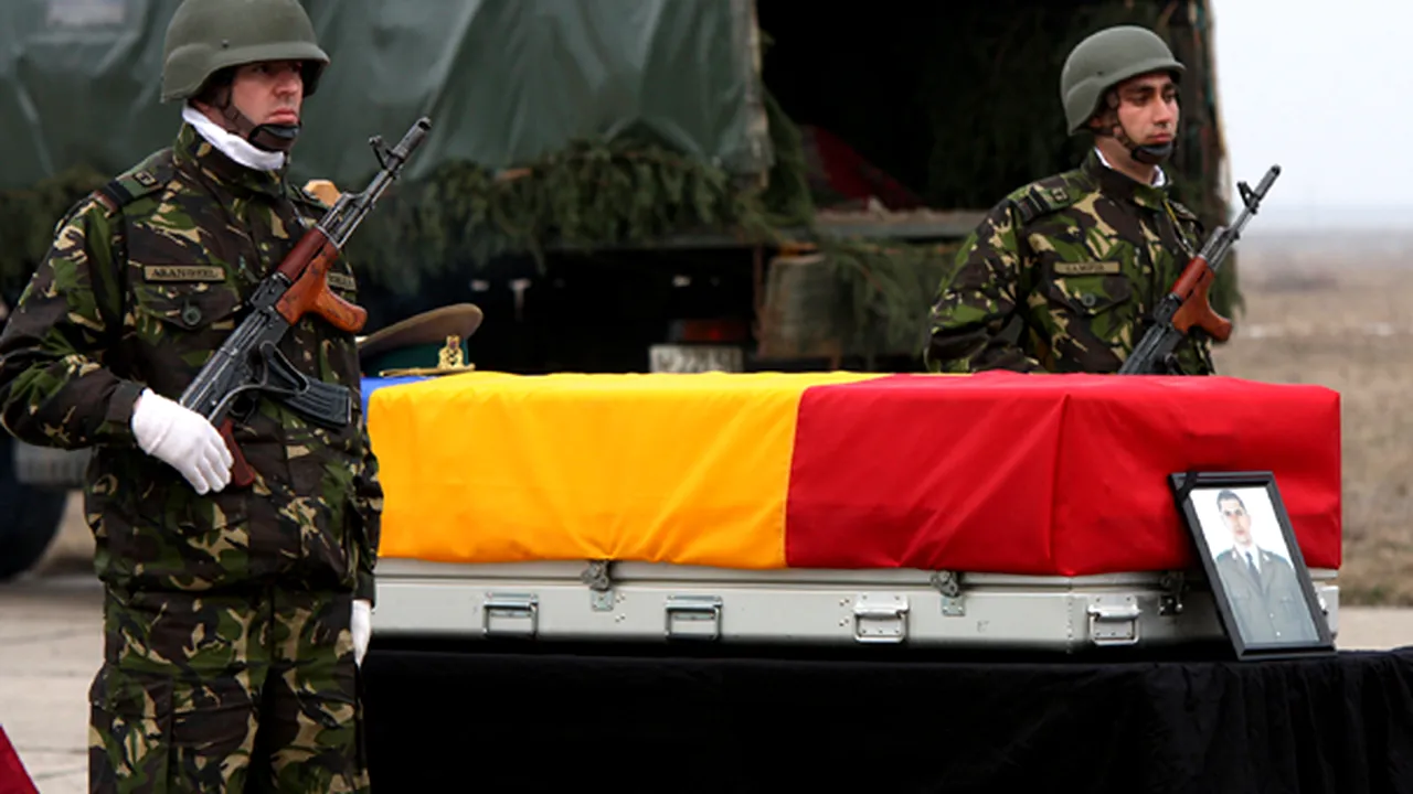 Sute de persoane au participat la funeraliile militarului ucis în Afganistan