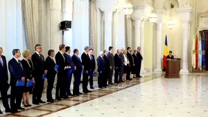 FOTO, VIDEO | Guvernul Tudose a depus jurământul la Palatul Cotroceni/ Klaus Iohannis: Aţi băgat ţara în criză. Terminaţi cu ţopăiala fiscal-bugetară