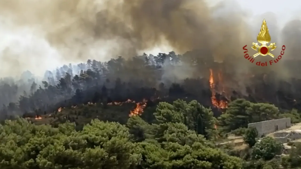 Atenţionare pentru românii care călătoresc în Italia: Risc crescut de producere a incendiilor