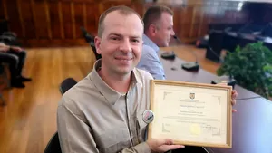 Voluntarul care a găsit băieţelul dispărut de acasă, la sfârştiul lunii aprilie, premiat la Cluj: Am văzut pe un deal o umbră, stătea ca un băţ