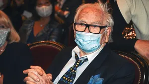 A murit Pierre Cardin. Celebrul creator de modă s-a stins din viaţă la 98 de ani 