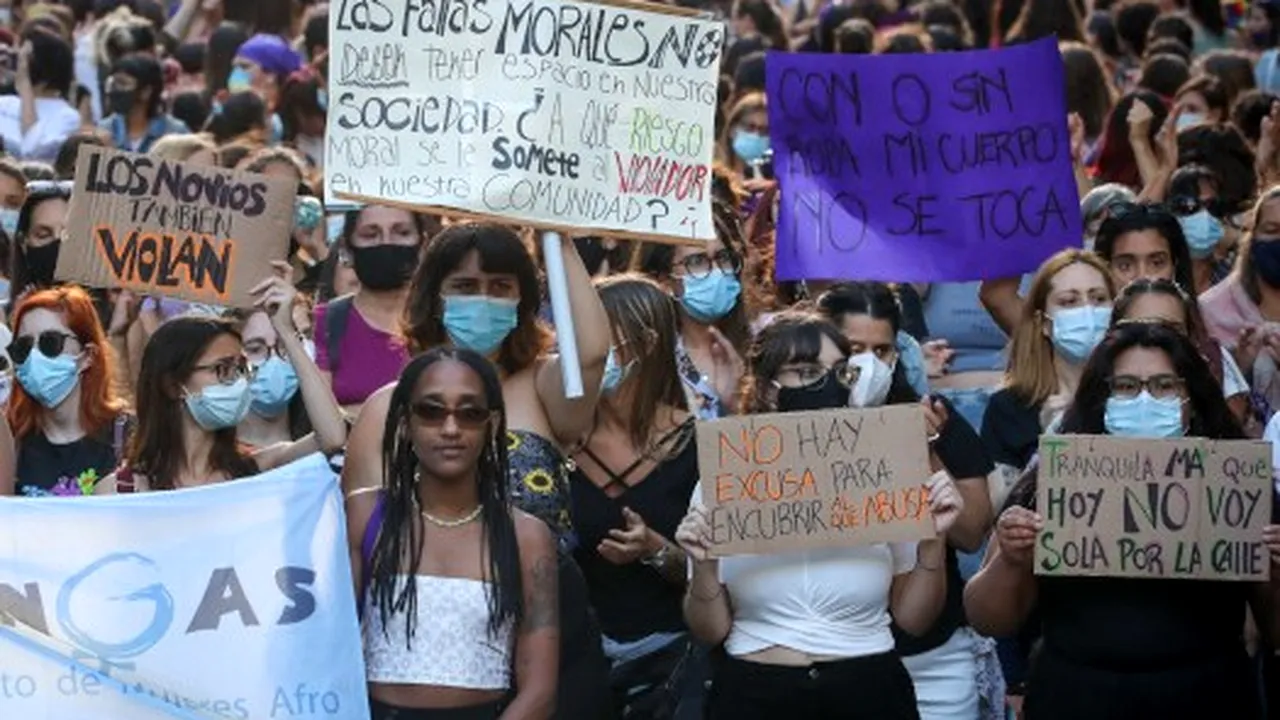 Mii de femei din Uruguay au ieşit în stradă pentru a reclama cultura violului