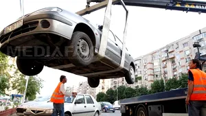 Cum se vede ridicarea de maşini din partea cealaltă a baricadei: o zi printre hingherii de maşini, cei mai urâţi oameni din Bucureşti