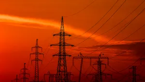 Guvernul a adoptat măsuri de urgență pe piaţa de energie electrică. Transelectrica va putea reduce exporturile și limita consumul marilor consumatori
