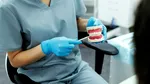Starea igienei orale în România: jumătate dintre români merg la dentist doar când apar dureri