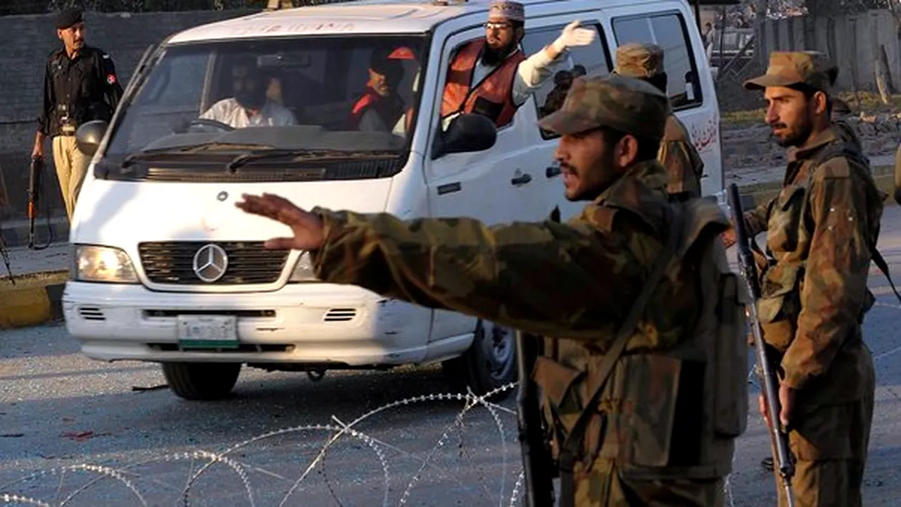 Cel puţin 43 de ismailiţi, ucişi într-un atac asupra unui autobuz în sudul Pakistanului