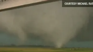Cel puţin nouă morţi în urma unor TORNADE produse în Oklahoma - VIDEO