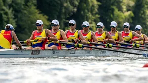 Echipajul României de 8+1 feminin, medaliat cu aur la Cupa Mondială de Canotaj de la Lucerna