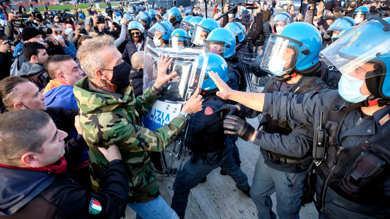 Treisprezece persoane au fost reţinute în timpul protestelor din Italia