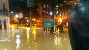 Brazilia, sub ape. Inundaţiile de la Rio de Janeiro au făcut cel puţin 18 morţi