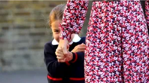 A început şcoala. Prinţesa Charlotte, în prima zi la cursuri: 