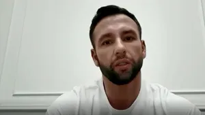 Răzvan Raţ nu mai are niciun loc liber în hotelul transformat în centru de carantină. Ce face fostul internaţional român în izolare | VIDEO INTERVIU