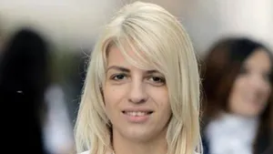 Preşedintele USR Găvojdia, acuzată că ar fi bătut o tânără. Scandalul ar fi plecat de la o pereche de pantofi şi un costum de baie